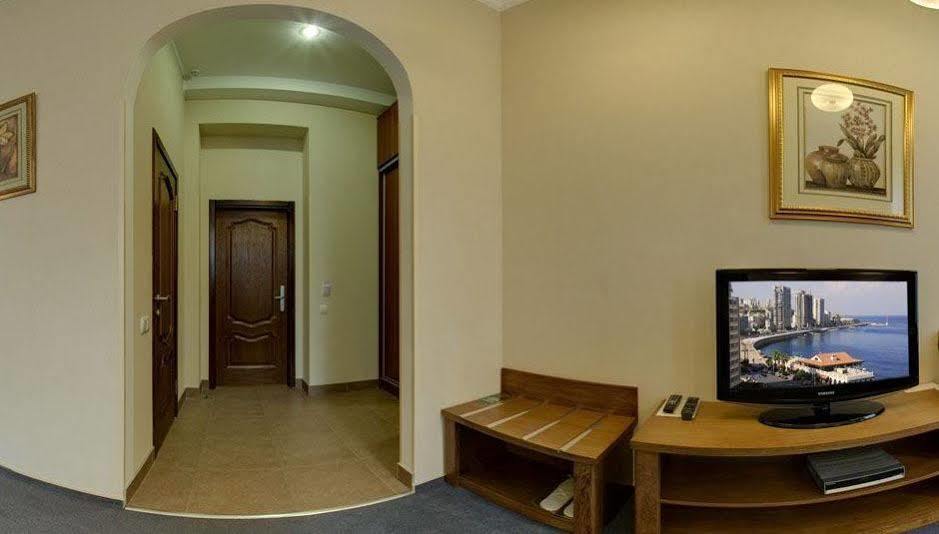 Four Rooms Mini-Hotel Kharkiv Exterior photo